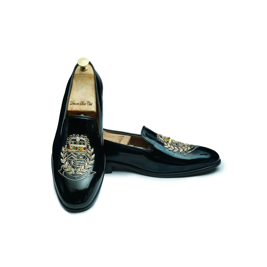 PATENT EMBLEM LOAFER - BLACK