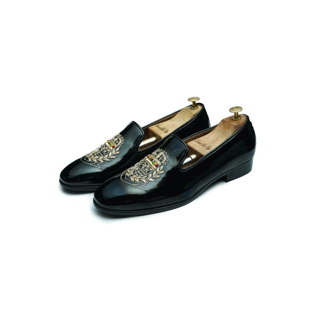PATENT EMBLEM LOAFER - BLACK